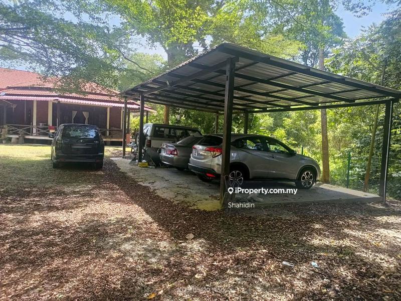Banglo Tanah untuk Dijual di Linggi, Port Dickson oleh Shahidin - car porch that can fit 3 cars - iProperty.com.my
