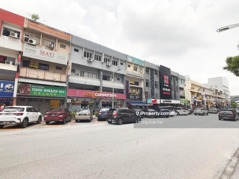 For Sale - Facing Inner Square Good Location with High Exposure 4 Storeys Shop Damansara Utama