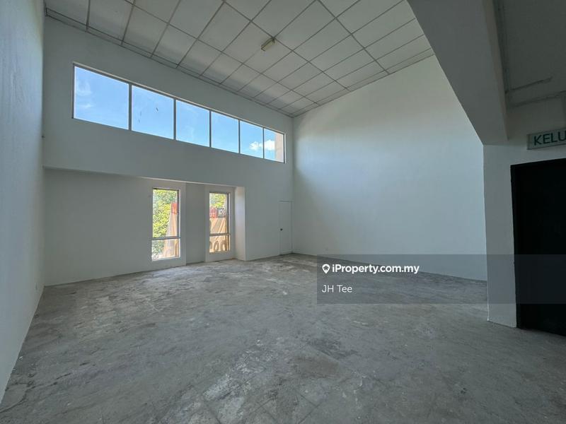 For Rent - (Facing Main Road) The Strand Shop Office @ Kota Damansara