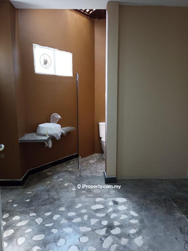 Bungalow House for Sale in Tanjung Bungah, Penang by Ederic J. Low - iProperty.com.my