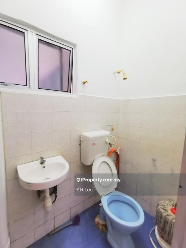 Rumah Flat untuk Dijual di Taman Mulia Jaya oleh Y.H. Lee - Bathroom - iProperty.com.my