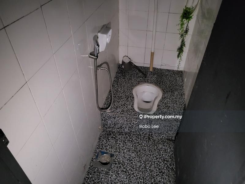 Shop for Rent in Seksyen 5, Bandar Kinrara, Puchong by BoBo Lee - Bathroom - iProperty.com.my