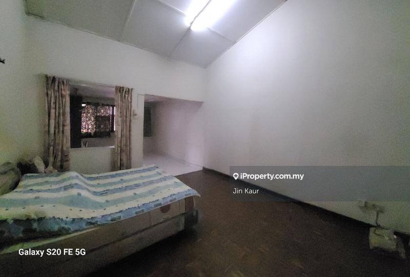 Rumah Berkembar untuk Dijual di Bandar Sungai Long, Selangor oleh Jin Kaur - iProperty.com.my