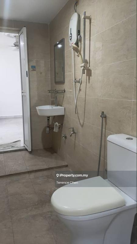 Kondominium untuk Dijual di Petaling Indah Condominiums oleh Terence Chen - Bathroom - iProperty.com.my