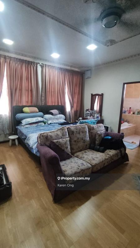 Rumah Berangkai 2 Tingkat untuk Dijual di Putra Height Sek 2 with Solar Panel, Subang Jaya oleh Karen Ong - iProperty.com.my