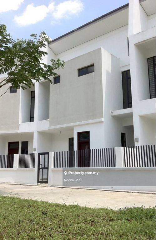 Rumah Berangkai 2 Tingkat untuk Dijual di Angular Lot, Laman Glenmarie, Bigger Size, Glenmarie oleh Reena Sarif - iProperty.com.my