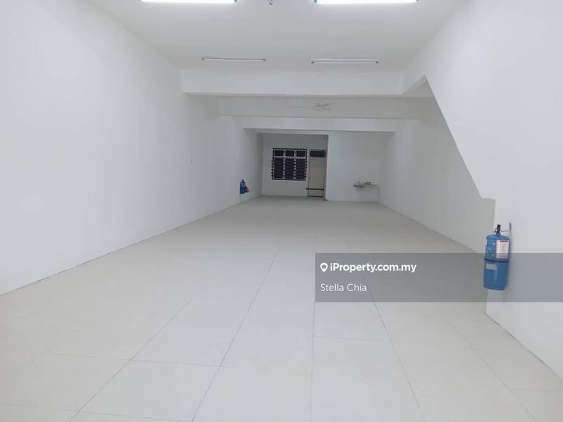 For Rent - Desa Tebrau, Ground Floor Shop , Full Tiles, LA 24*80sf, High Visibility & Excellent Traffic Flow