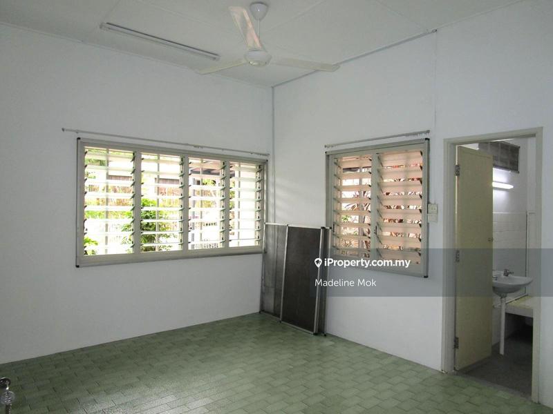 Banglo untuk Dijual di Taman Desa, Kuala Lumpur oleh Madeline Mok - 3rd Bedroom - iProperty.com.my