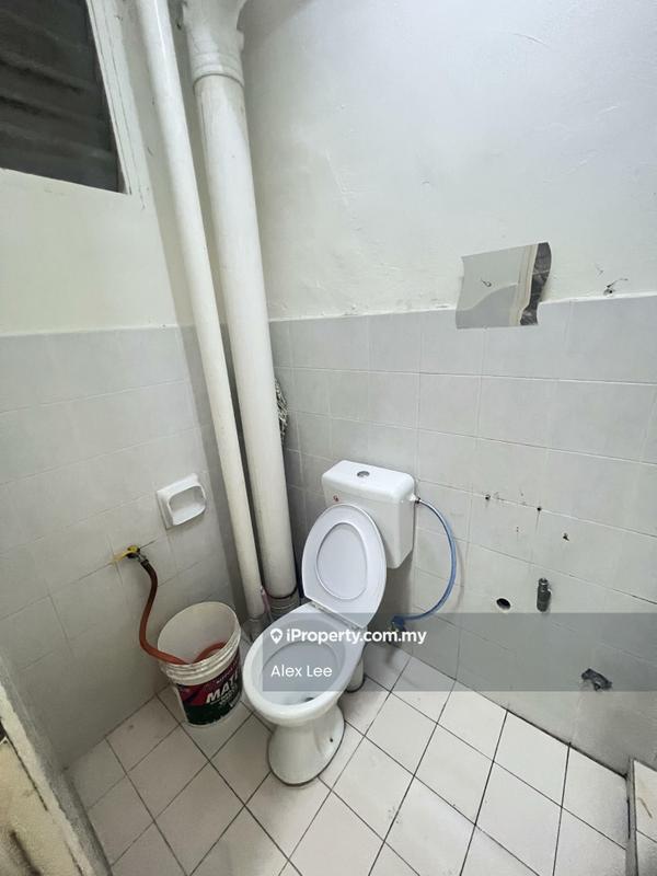 Apartment for Rent in Pangsapuri Lagoon Perdana by Alex Lee - Bathroom - iProperty.com.my