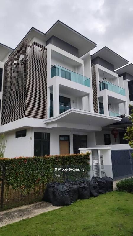 Rumah Berangkai 3 Tingkat untuk Dijual di Bandar Nusaputra, Puchong oleh Ann - iProperty.com.my