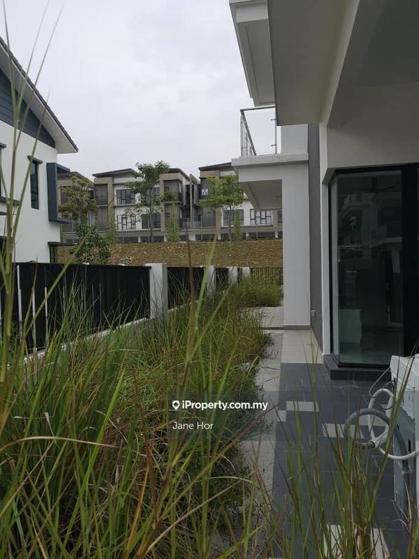 Rumah Berangkai 3 Tingkat untuk Dijual di 16 Sierra, Puchong oleh Jane Hor - iProperty.com.my