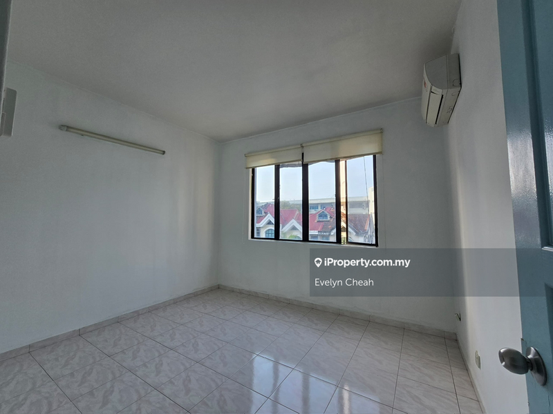 Townhouse for Sale in Bayan Lepas, Bayan Baru by Evelyn Cheah - iProperty.com.my