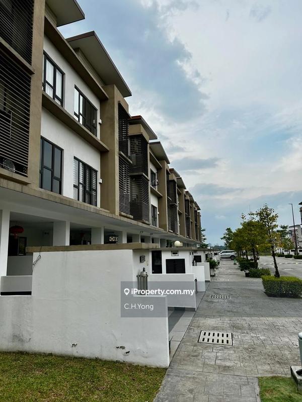 Townhouse for Sale in N'dira Townvilla | Bandar 16 Sierra, Puchong by C.H.Yong - iProperty.com.my