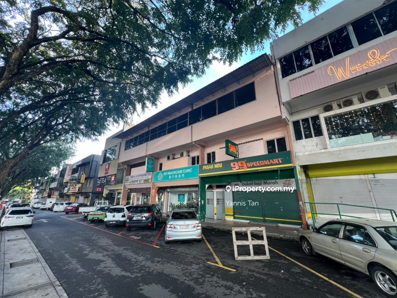 For Rent - 3 Storey Intermediate Lot For Rent