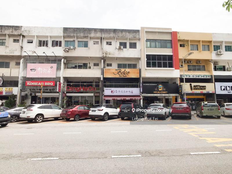 For Sale - Facing Inner Square Good Location with High Exposure 4 Storeys Shop Damansara Utama