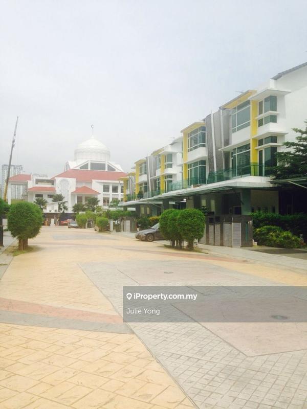 Semi-Detached House for Sale in Laman Damaisari @ Mont Kiara, Kuala Lumpur by Julie Yong - iProperty.com.my