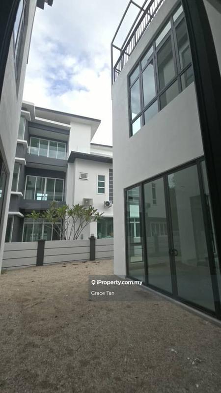 Bungalow House for Sale in Taman Equine, Seri Kembangan by Grace Tan - iProperty.com.my