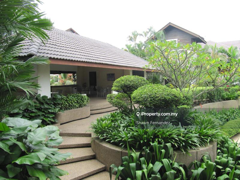 Kondominium untuk Dijual di Prima Damansara oleh Shawn Fernandez - Common Lounge over-looking the pool - iProperty.com.my