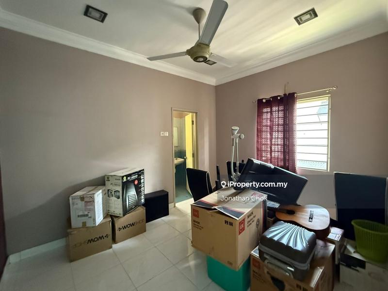 Rumah Berkembar untuk Dijual di Bandar Putra Permai, Seri Kembangan oleh Jonathan Chok - iProperty.com.my