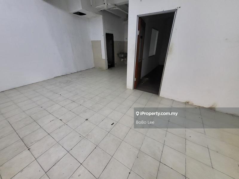 Shop for Sale in Serdang, Seri Kembangan by BoBo Lee - iProperty.com.my