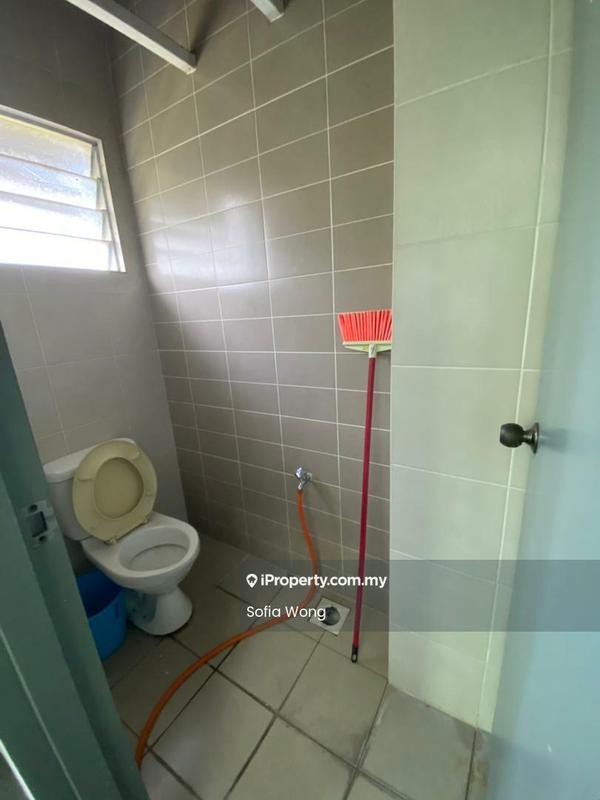 Shop / Office untuk Disewa di Bandar Puteri Puchong, Puchong oleh Sofia Wong - Bathroom - iProperty.com.my