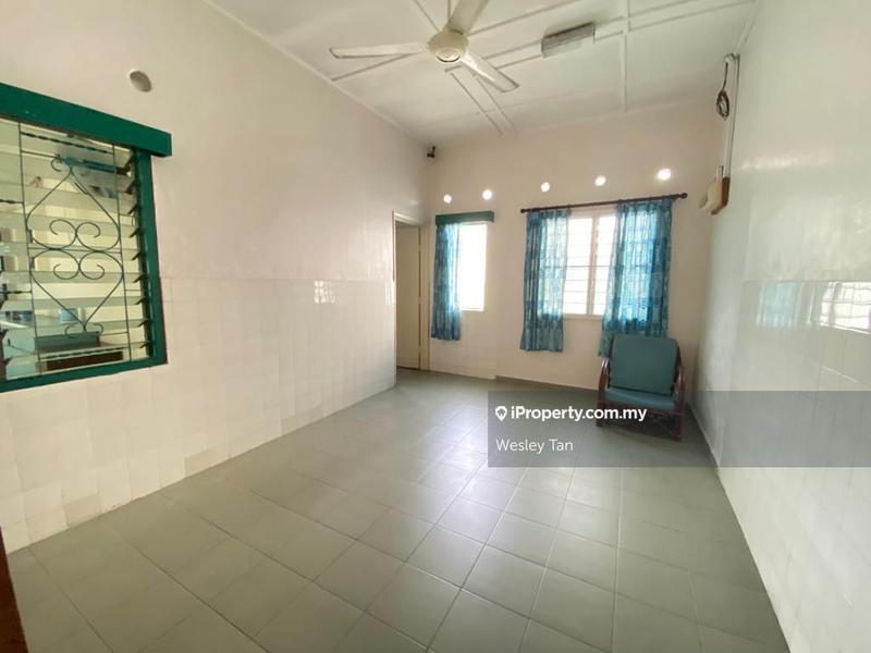 Bungalow House for Sale in Klebang Single Storey Bungalow End Lot Big Land, Klebang by Wesley Tan - iProperty.com.my