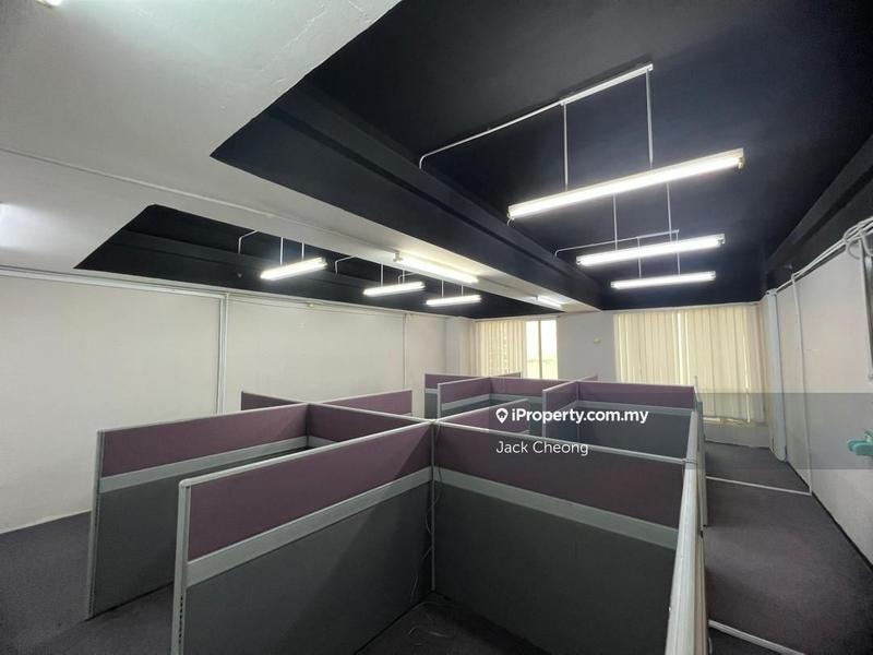 For Rent - (FACING SEA VIEW OFFICE / PARTLY RENOVATED) at Menara Northam, Georgetown, George Town