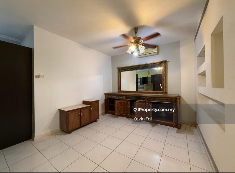 Rumah Berangkai 3 Tingkat untuk Dijual di Meadow Lakefields, Sg Besi, Sungai Besi oleh Kevin Tai - Living Room - iProperty.com.my