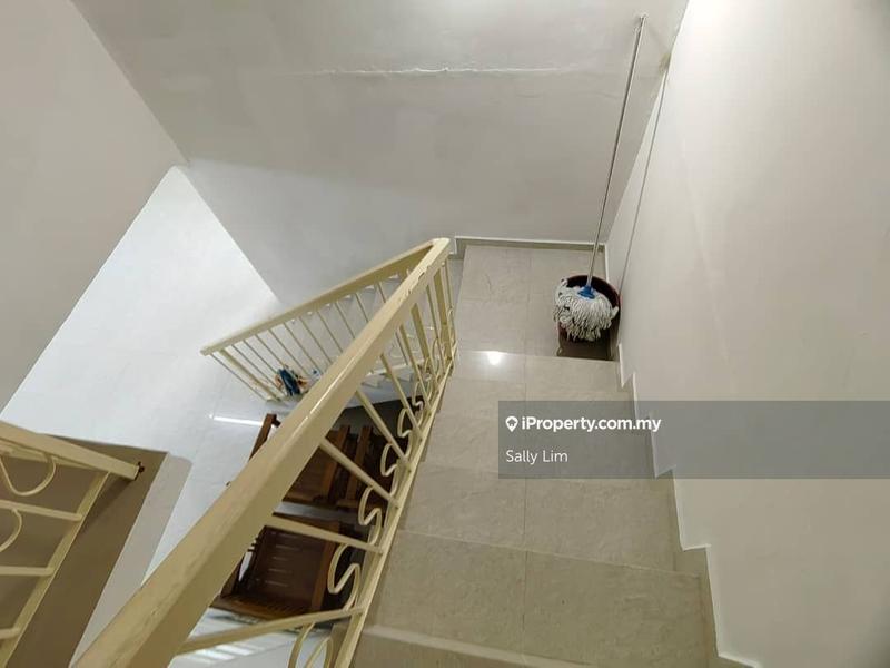 Rumah Teres 2-Tingkat untuk Dijual di Serdang, Seri Kembangan oleh Sally Lim - iProperty.com.my