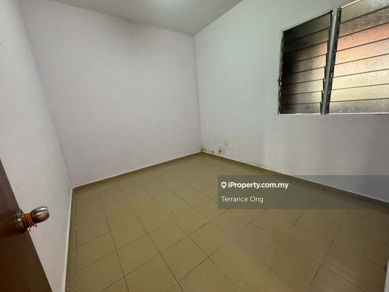 For Sale - Putri Laksamana