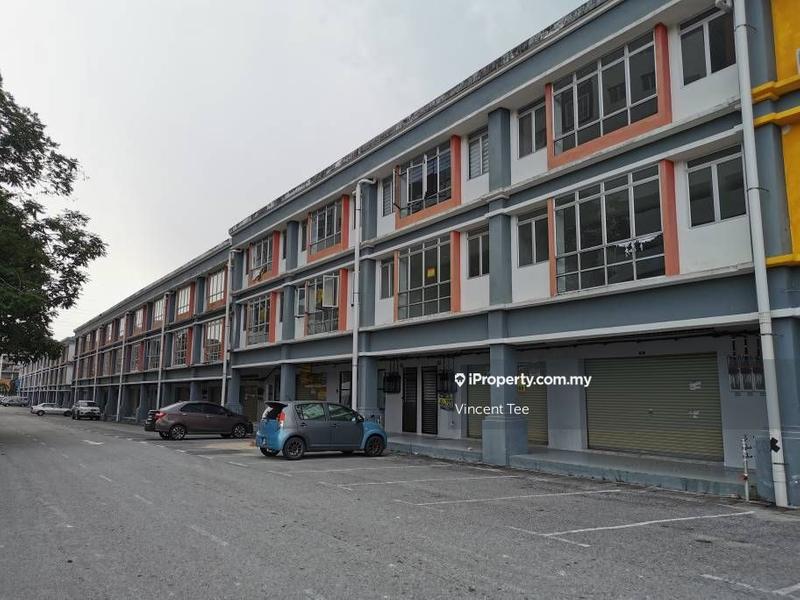 For Rent - Three Storey Shop 22x70 Salak Tinggi Sepang