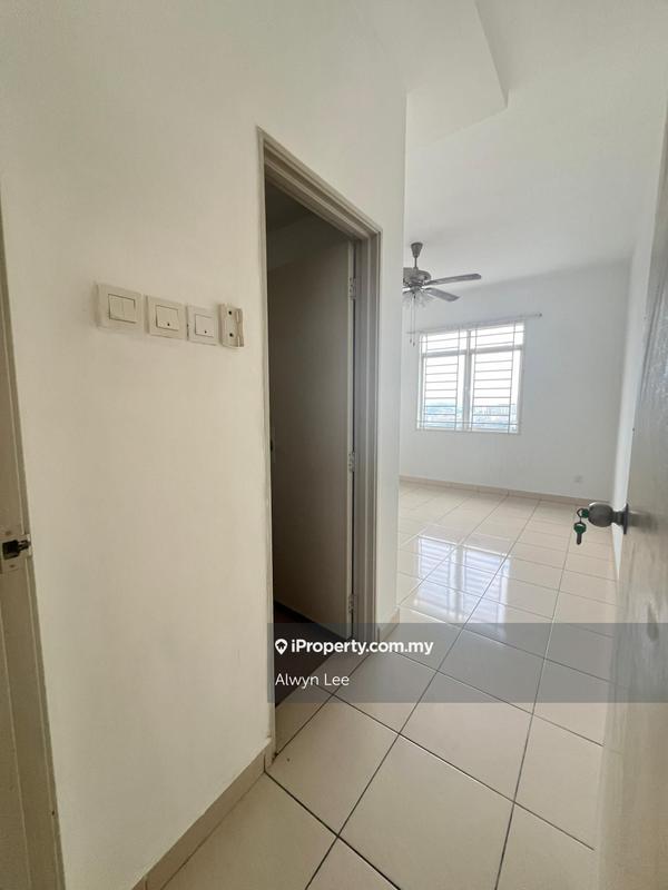 Condominium for Sale in Pearl Avenue by Alwyn Lee - iProperty.com.my