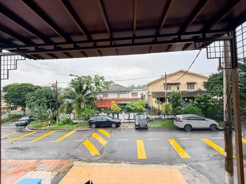 Rumah Teres 2-Tingkat untuk Dijual di Taman Lestari Putra, Seri Kembangan oleh Siti Mariam - iProperty.com.my