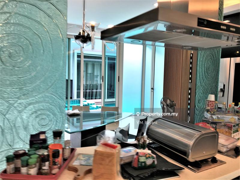 Bungalow House for Sale in SAUJANA GOLF PINGGIRAN GOLF LAKEVIEW, Saujana by Bryant Be - iProperty.com.my