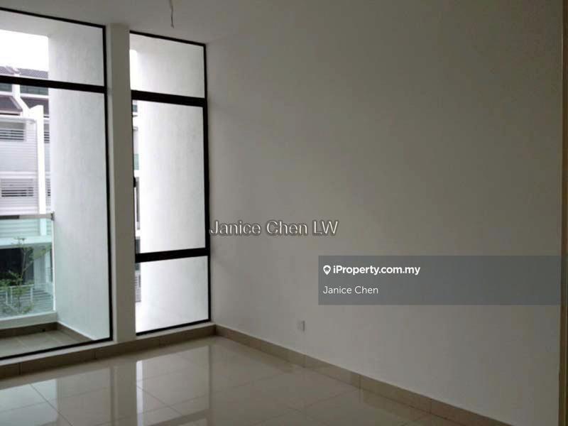 Rumah Berangkai 3 Tingkat untuk Disewa di Kinrara Residence, Puchong oleh Janice Chen - iProperty.com.my