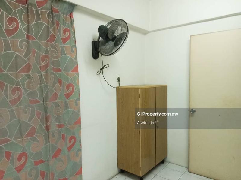 Rumah Pangsa untuk Disewa di Taman Harbour View (Wisma KGN) oleh Alwin Lim - iProperty.com.my