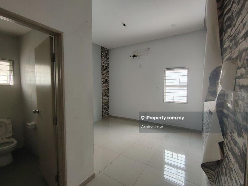Rumah Berkembar untuk Dijual di Taman Equine, Seri Kembangan oleh Arnica Low - iProperty.com.my
