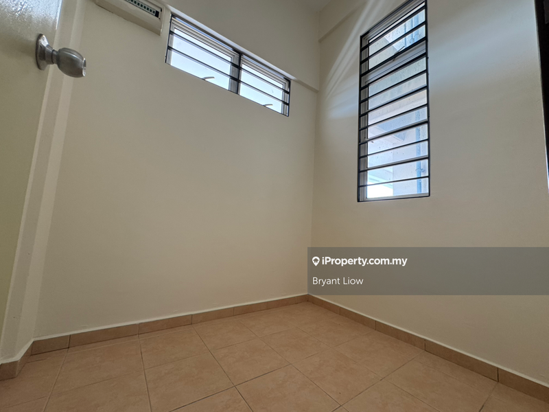 Pangsapuri untuk Dijual di Pangsapuri Bukit Beruang Bestari (University View) oleh Bryant Liow - iProperty.com.my