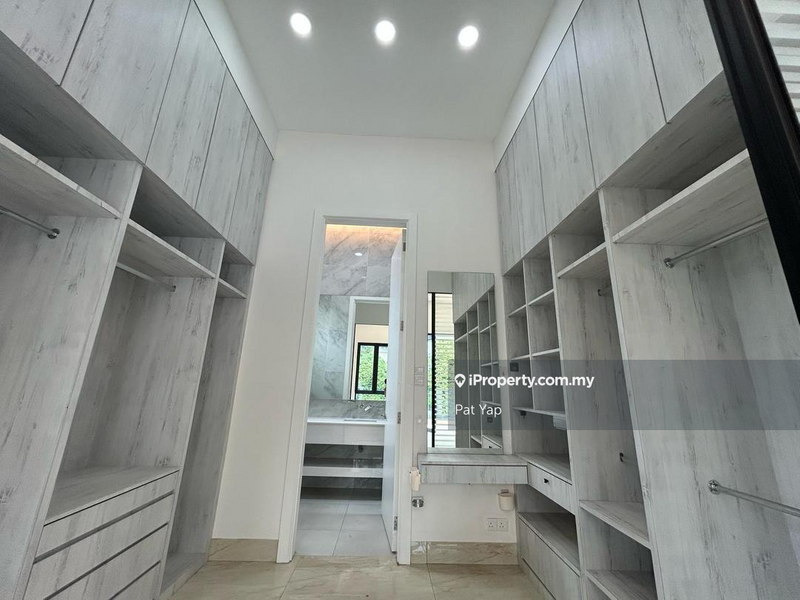Banglo untuk Dijual di Country Heights Damansara, KL City Centre oleh Pat Yap - iProperty.com.my
