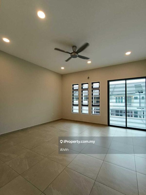 2-storey Terraced House for Rent in Taman Molek Residence, Ayer Molek by Alvin - Living Room - iProperty.com.my
