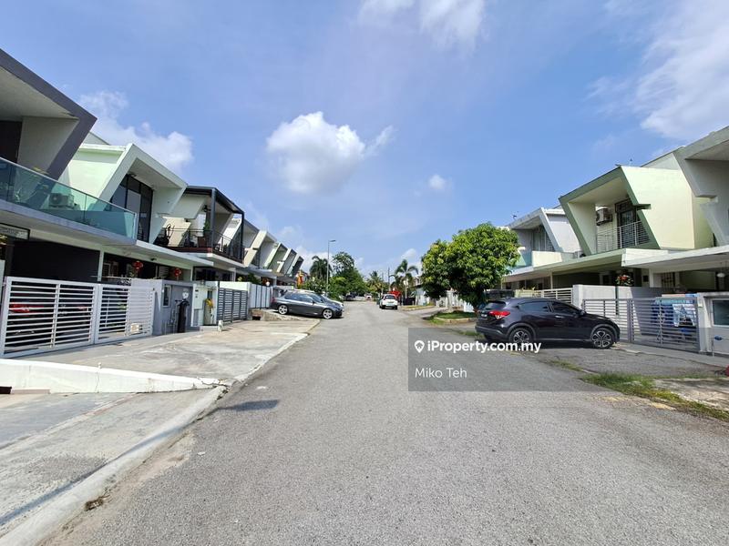 Rumah Teres 2-Tingkat untuk Dijual di Taman Lestari Putra, Seri Kembangan oleh Miko Teh - iProperty.com.my