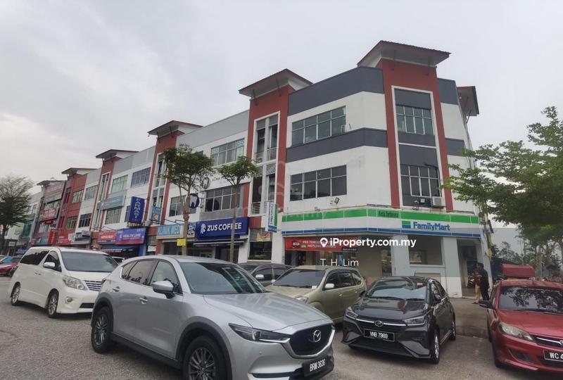 For Rent - Subang Bestari Corner shop facing Help University near anchor tenants