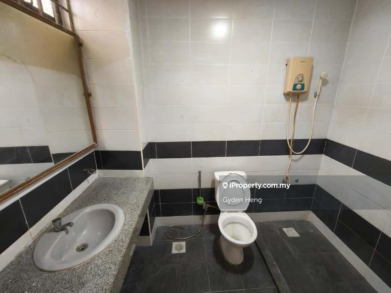 Rumah Teres 2-Tingkat untuk Dijual di Taman Desa Cemerlang, Ulu Tiram oleh Gyden Heng - iProperty.com.my