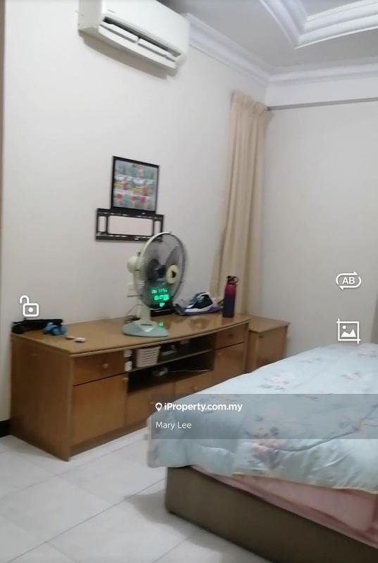 Condominium for Sale in Gold Coast Resort Condominium by Mary Lee - Master bedroom - iProperty.com.my