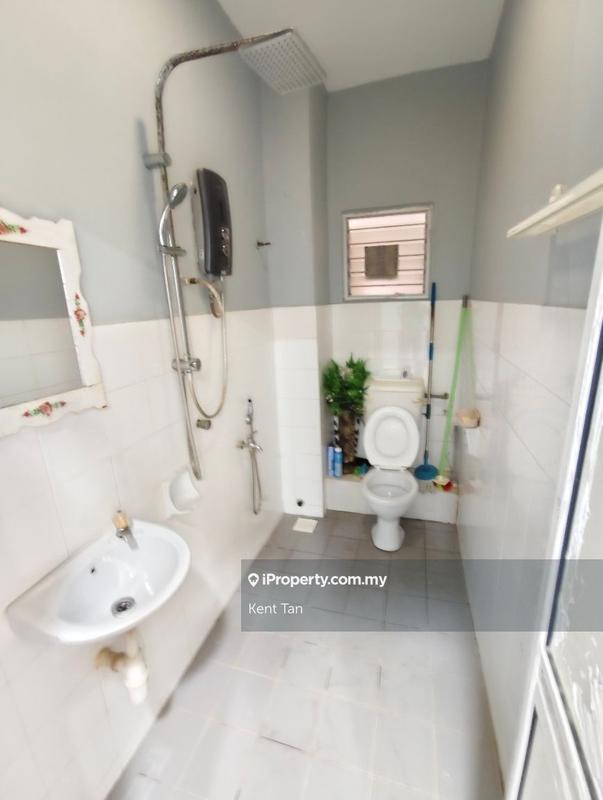 Rumah Bandar untuk Disewa di Taman Pinggiran Putra, Seri Kembangan oleh Kent Tan - iProperty.com.my