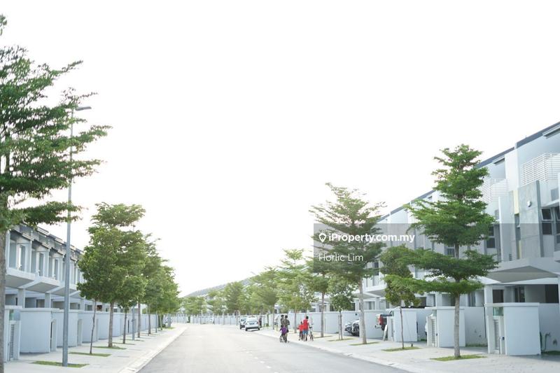 Rumah Berangkai 3 Tingkat untuk Dijual di 402a6, Telok Panglima Garang oleh Horlic Lim - iProperty.com.my