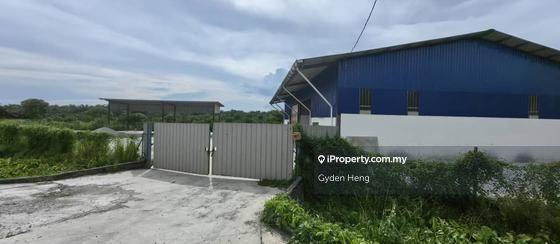For Sale - Kampung Seri Kenangan, Pekan Nanas