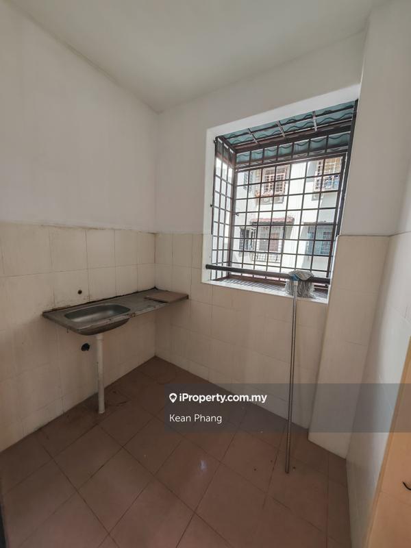 Apartment for Sale in Putra Permai Block B by Kean Phang - iProperty.com.my