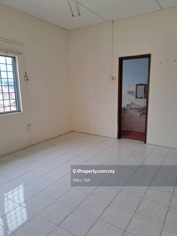 Semi-Detached House for Sale in Taman Pinggiran Putra, Seri Kembangan by Miko Teh - iProperty.com.my