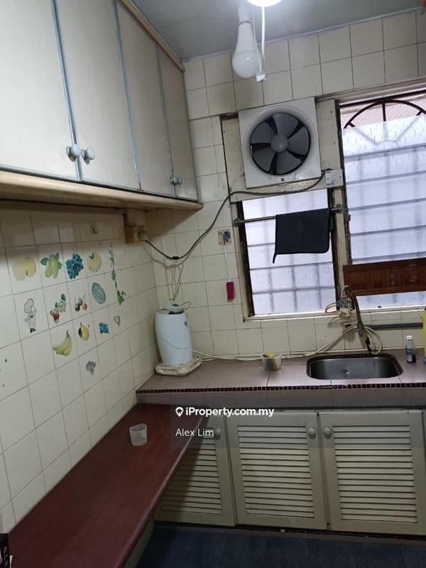 Rumah Pangsa untuk Disewa di Desa Petaling Flat oleh Alex Lim - iProperty.com.my